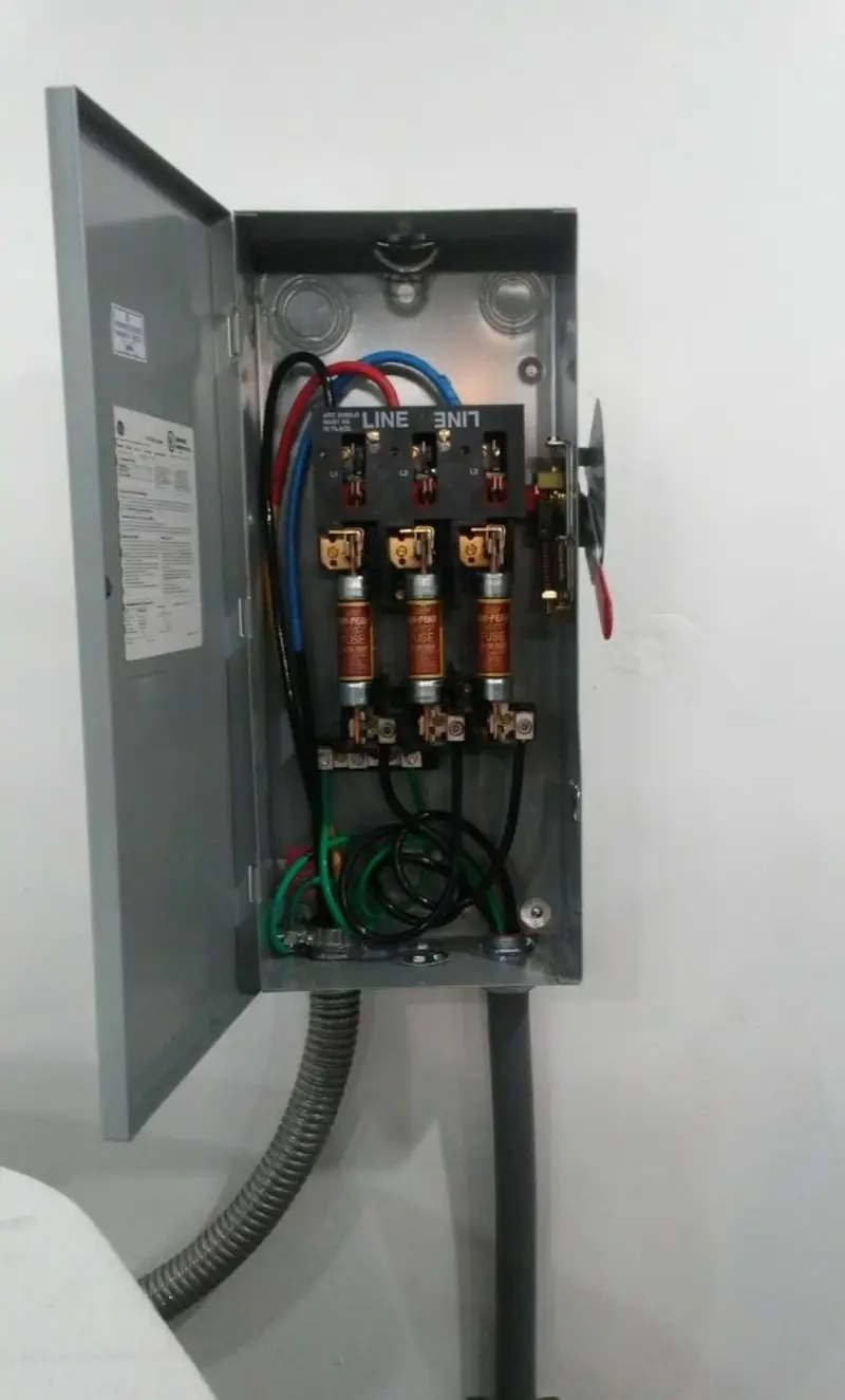 Three-phase disconnect switch installed for Smoke Detector Installation in Eagle